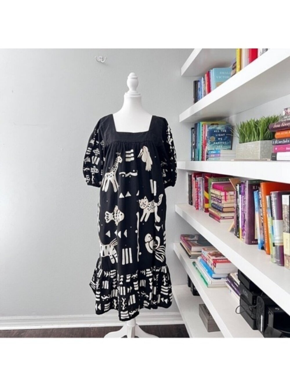 VINTAGE Ramona Rull Womens Black White & Gold Animal Dress size AV